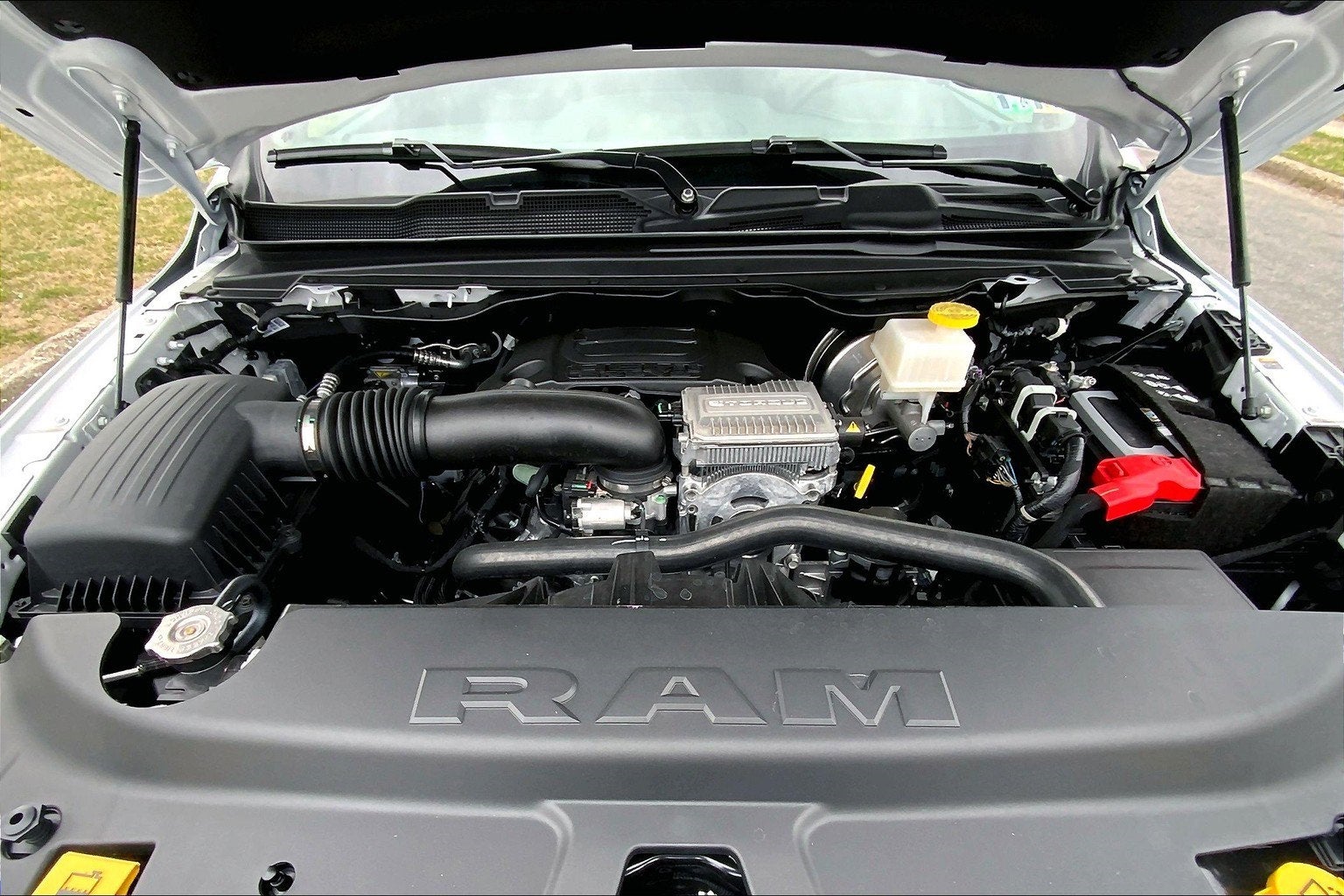 2024 RAM 1500 RAM 1500 LARAMIE CREW CAB 4X4 5'7' BOX